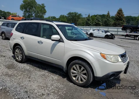 2011 Subaru Forester 2.5X Premium из США, поврежденный, VIN JF2SHADC1BH727066